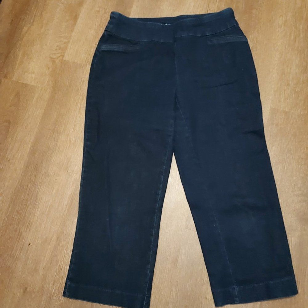 Croft & Barrow waist 29 inseam 9 3/4  length 20 1/4 Ex cond Dark Blue